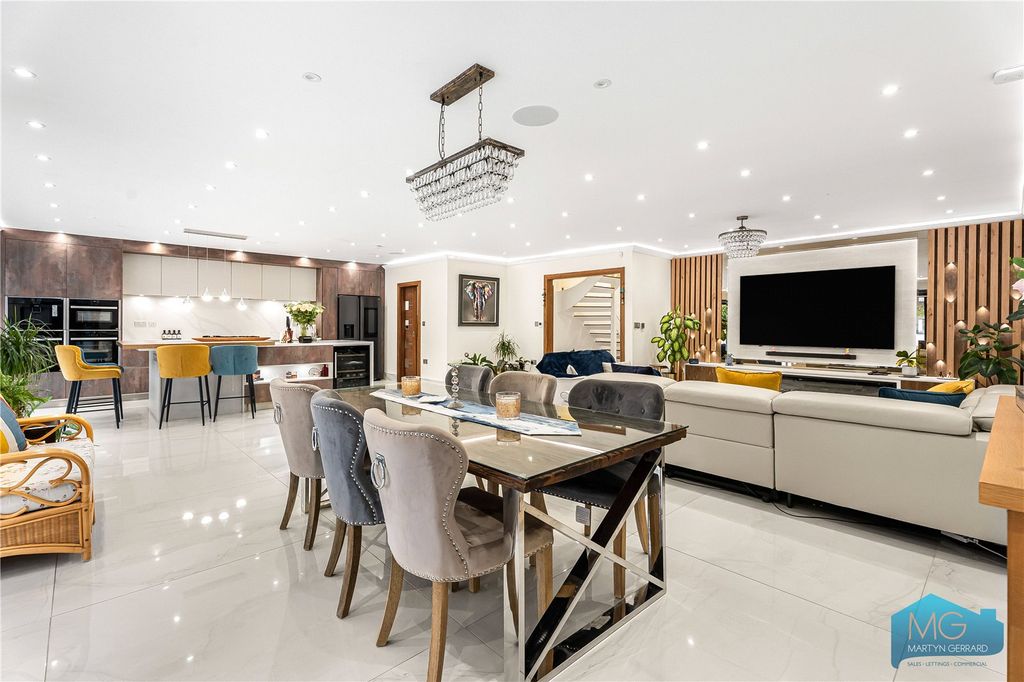 Property photo 2 of 38 Picture No. 21