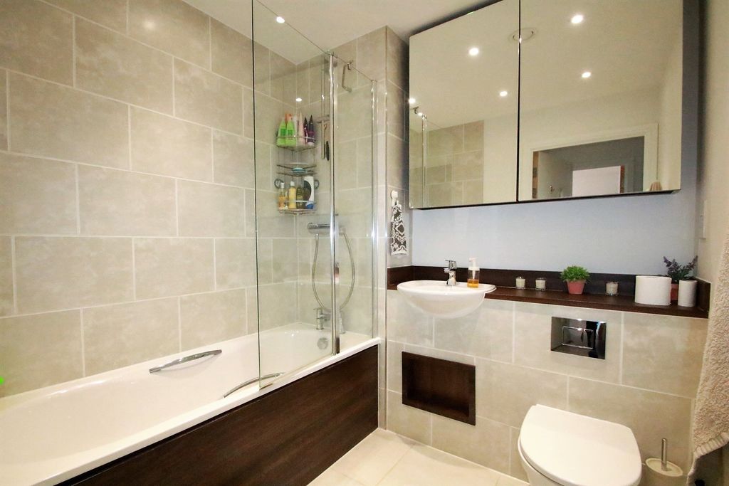 Property photo 3 of 6