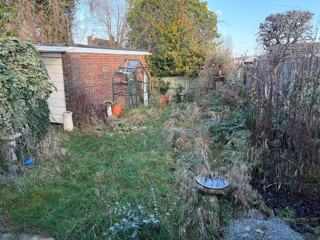 Property photo 2 of 11 Garden