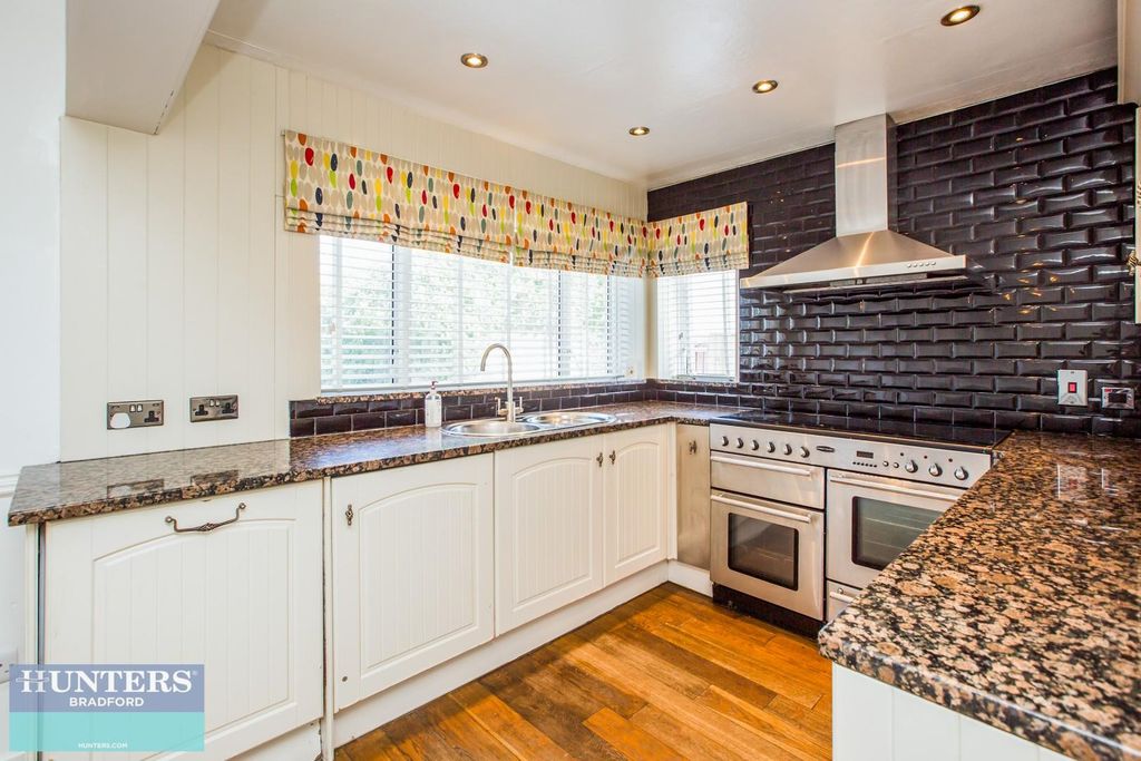Property photo 3 of 27 23_Dean_Beck_Avenue_020.Jpg