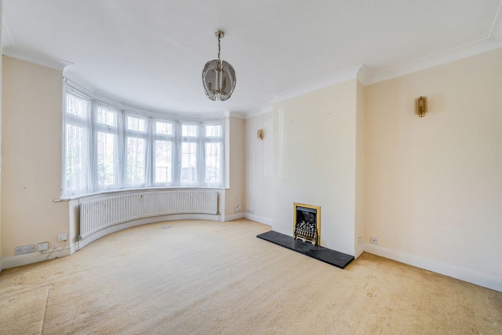 Property photo 2 of 16 1446665-10-69E5F3...