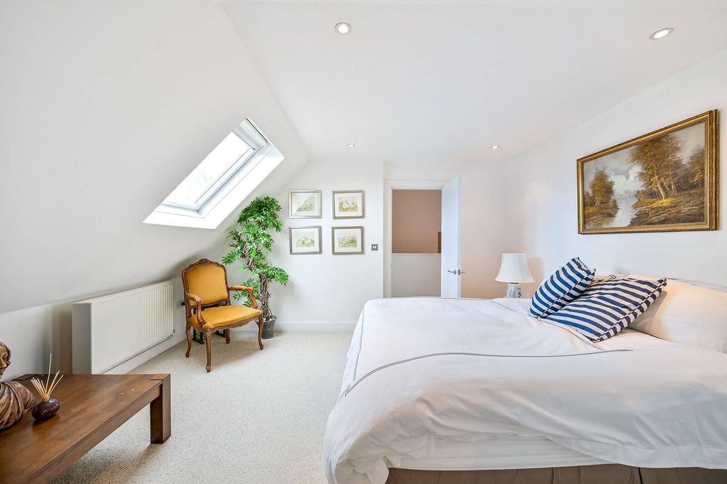 Additional image 9 of 3 bed flat for saleBoulters Lock Island, Maidenhead SL6