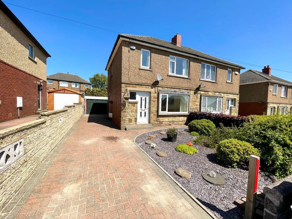 Property photo 1 of 16 Externally