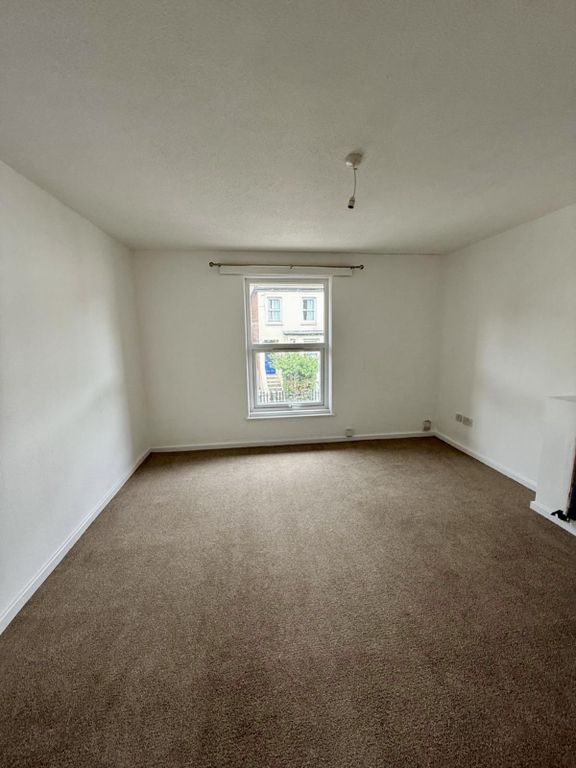 Property photo 3 of 6 4A8F6F53-5234-4393-97B4-9B0Ecca99E9B