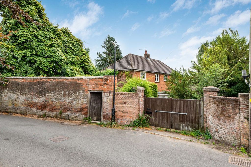 Property photo 2 of 40