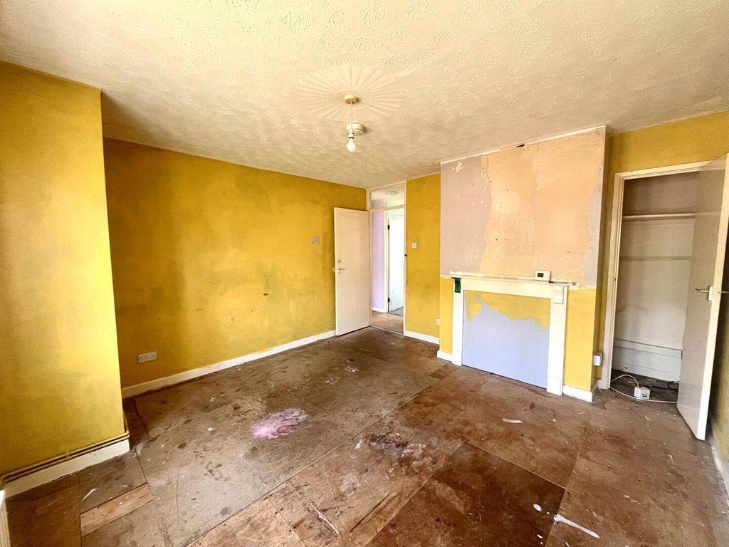 Property photo 1 of 9 Living Room