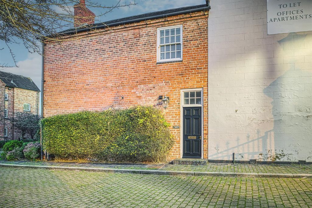 Property photo 1 of 14