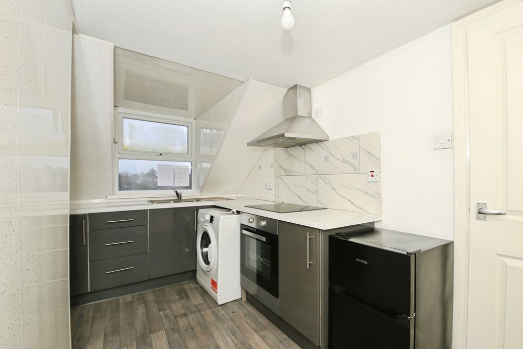 Property photo 3 of 17 Photo