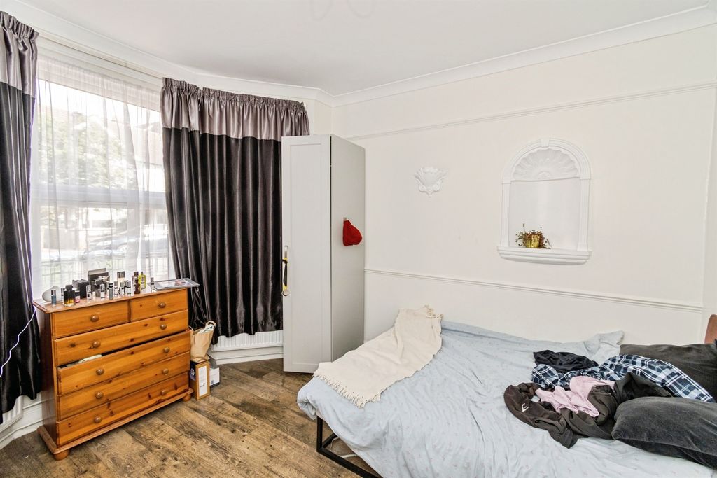 Property photo 2 of 25