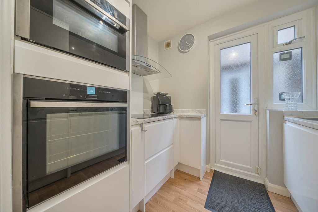 Property photo 3 of 8 1535938-8-6Ad0F5E...