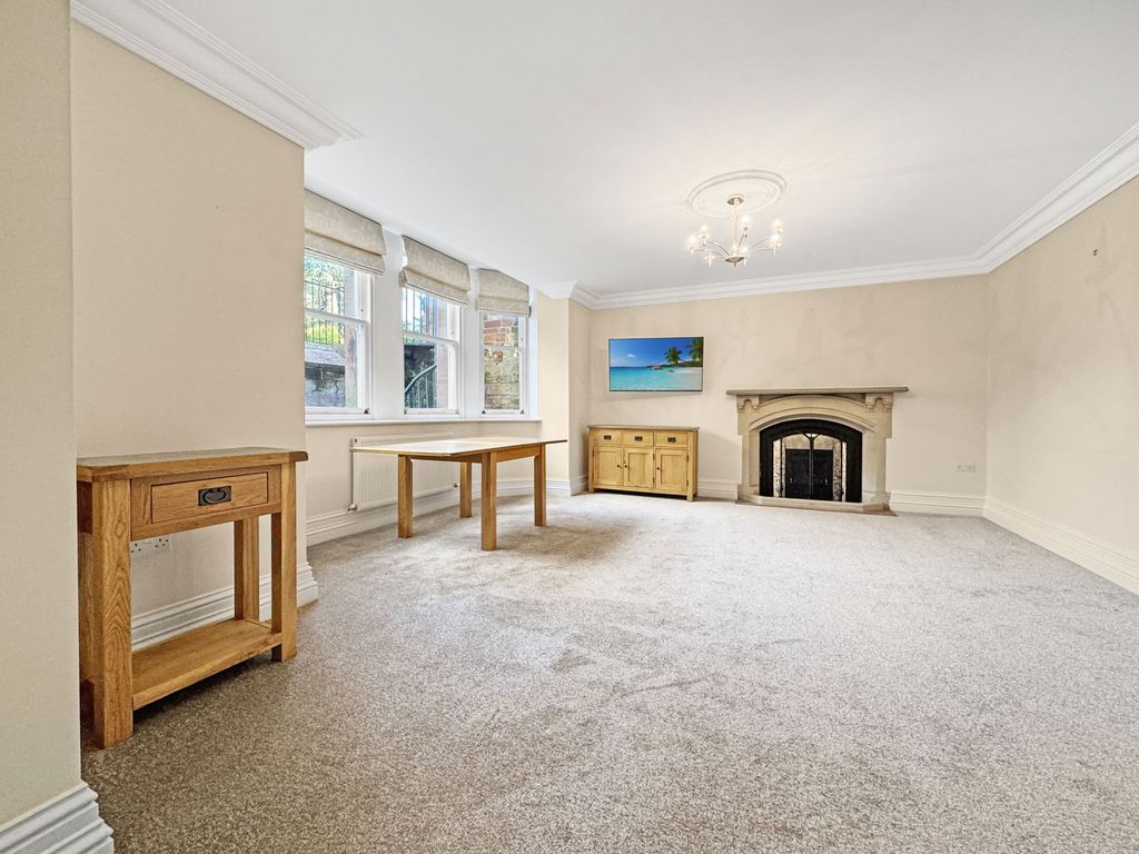 Property photo 2 of 27