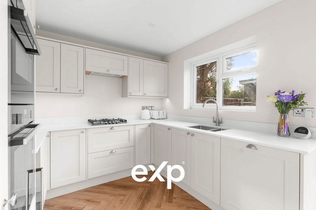 Property photo 2 of 24