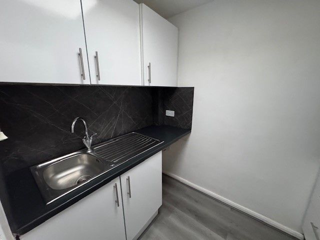 Property photo 3 of 6 Kitchen