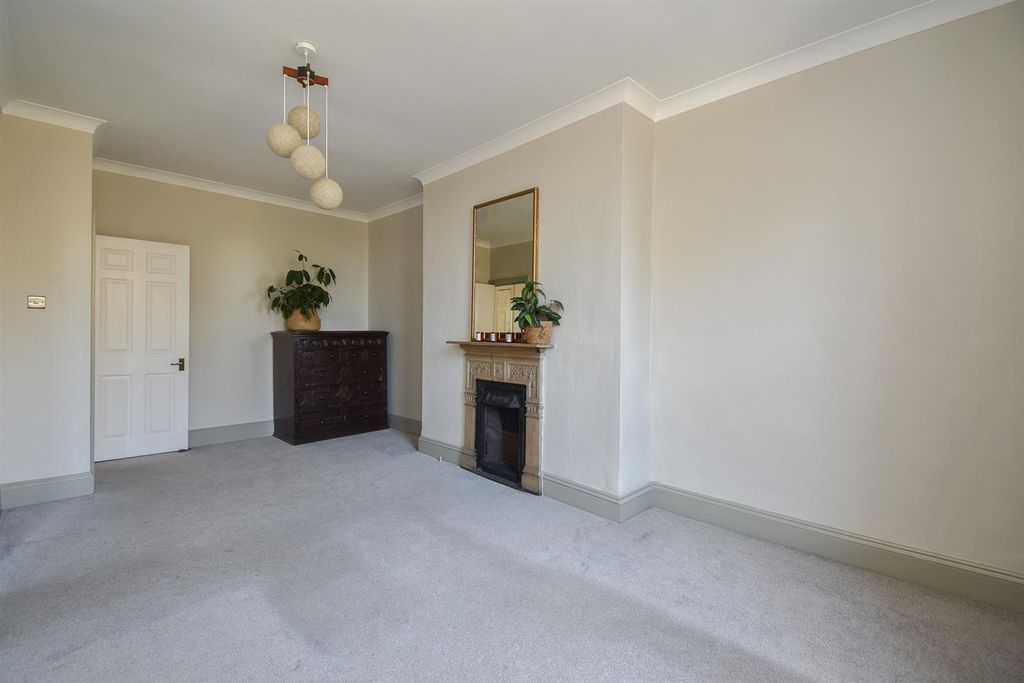 Property photo 1 of 11 Living Room