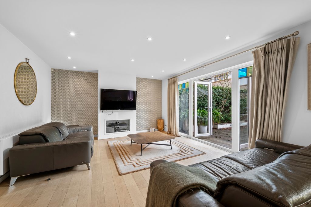 Property photo 2 of 12