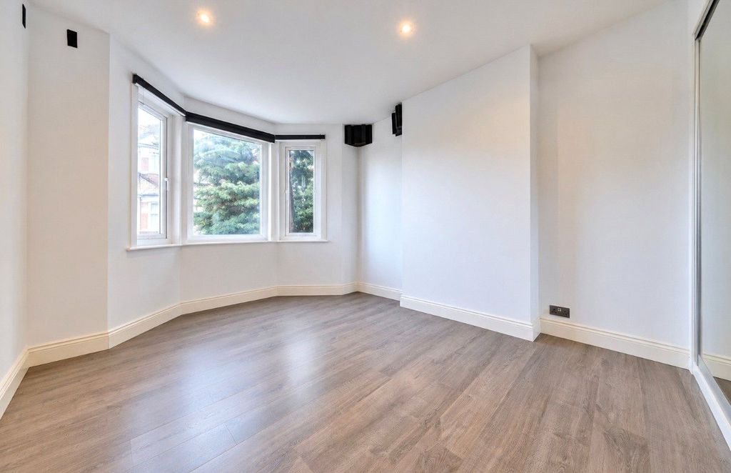 Property photo 3 of 16 Picture No. 22