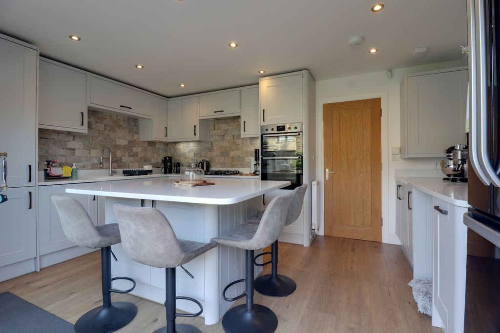 Property photo 1 of 19 Kitchen 1