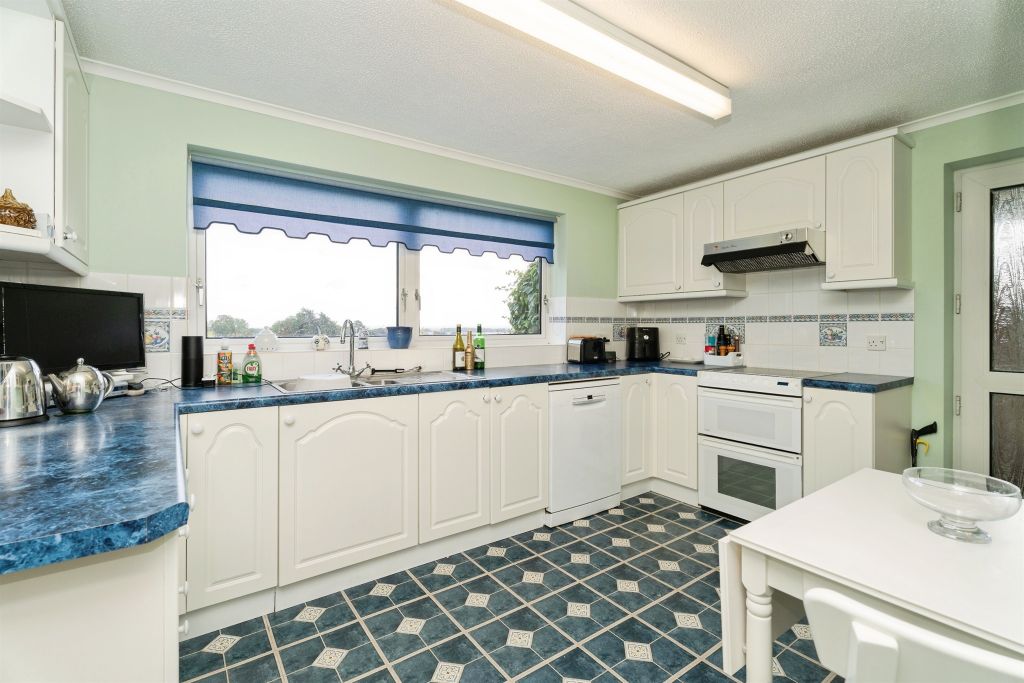 Property photo 3 of 25 Kitchen