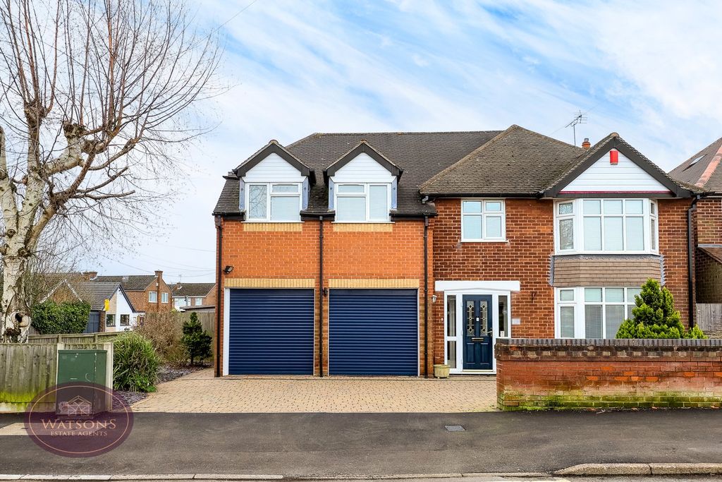 Property photo 2 of 37