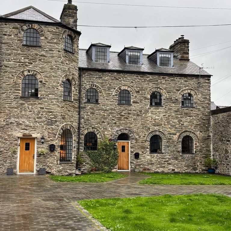 Property photo 2 of 37