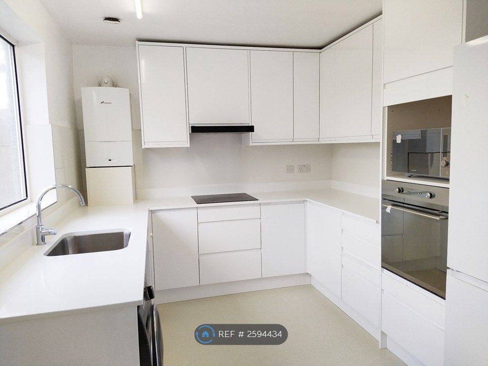 Property photo 2 of 11 Kitchen_View01