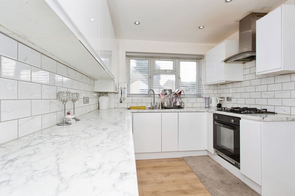 Property photo 2 of 17 Photo