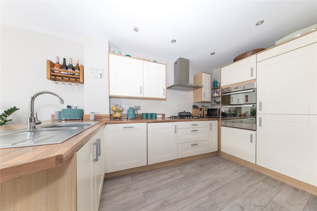 Property photo 2 of 16 Kitchen