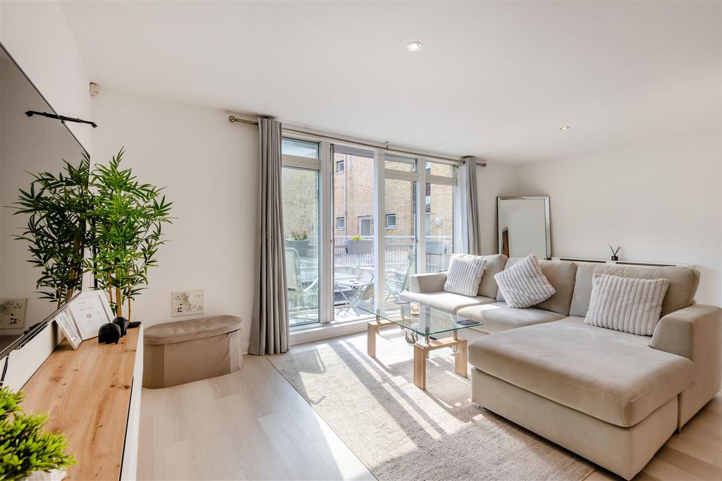 Property photo 3 of 19 8662224-Interior11.Jpg