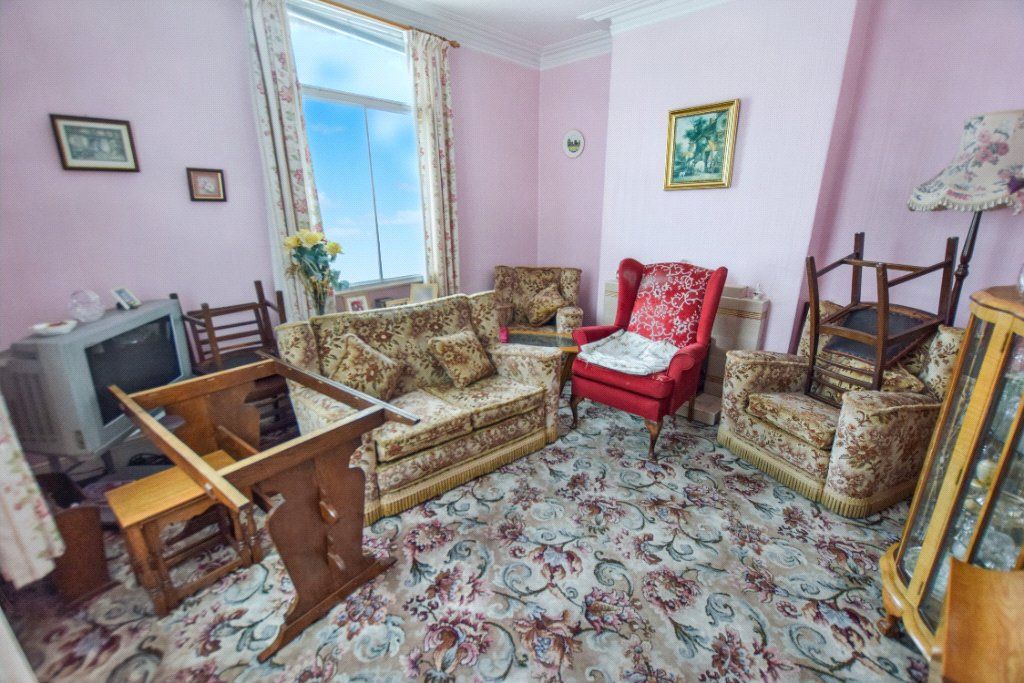 Property photo 2 of 11 Lounge