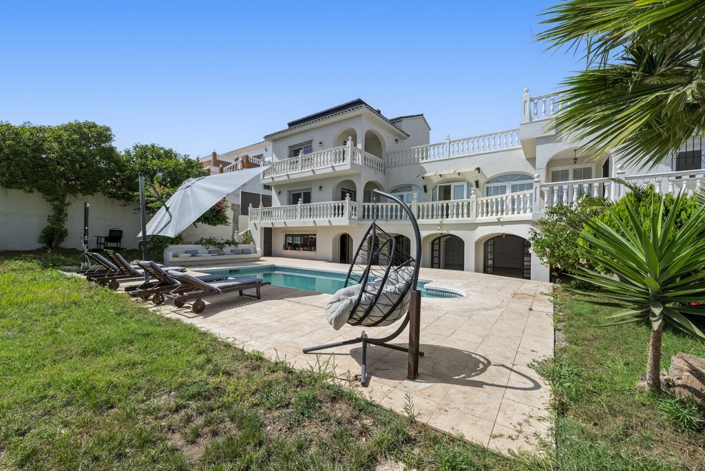 Property photo 1 of 43