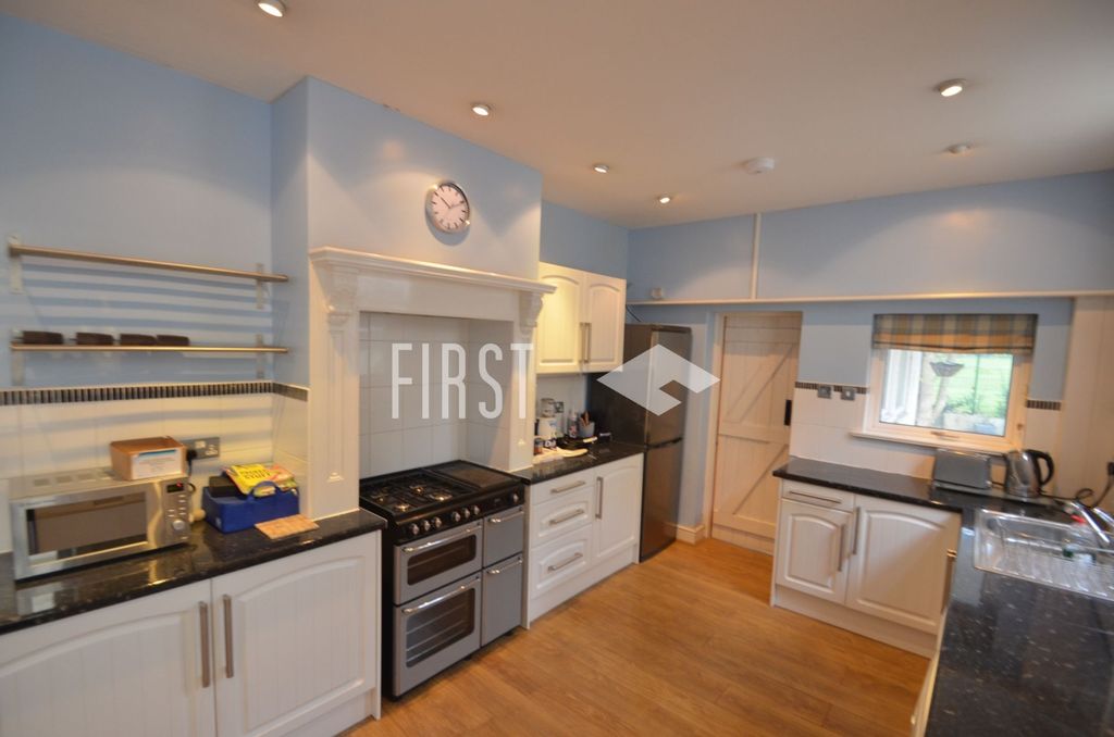 Property photo 2 of 13 Kitchen