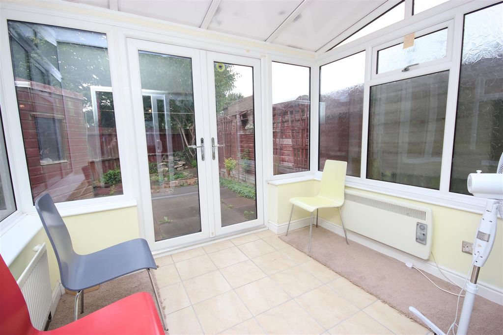 Property photo 2 of 12 Conservatory.Jpg