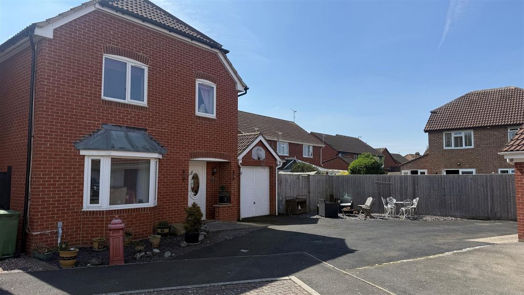 Property photo 3 of 32 11.Jpg