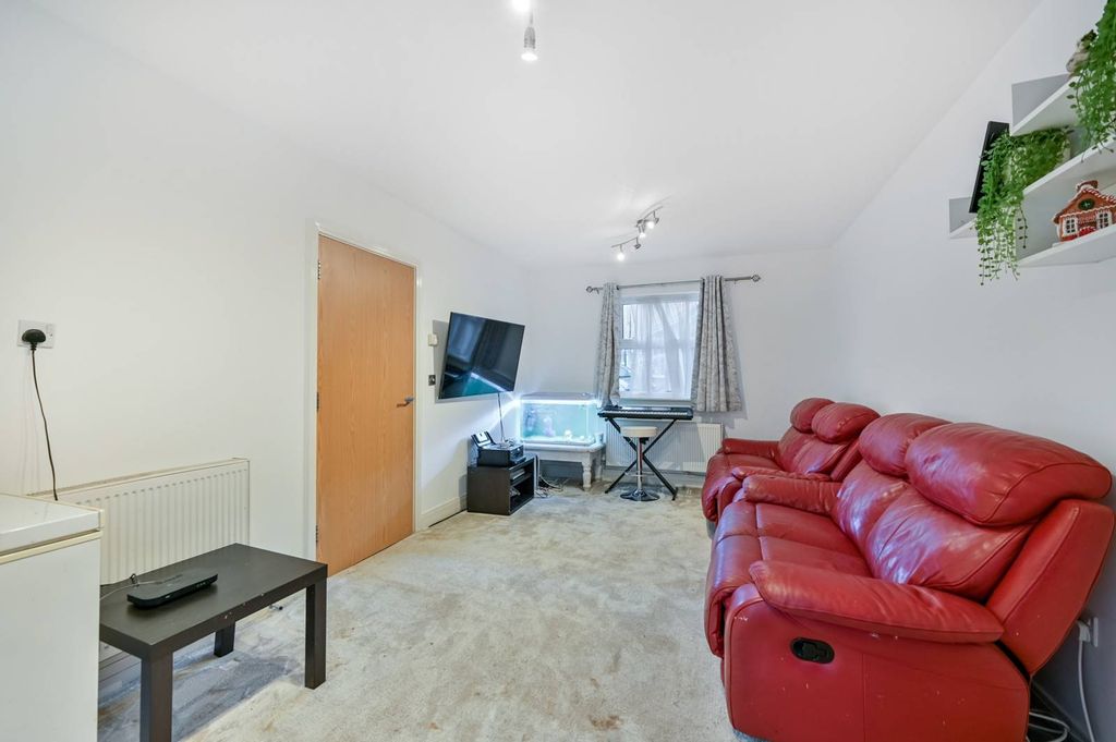 Property photo 3 of 14