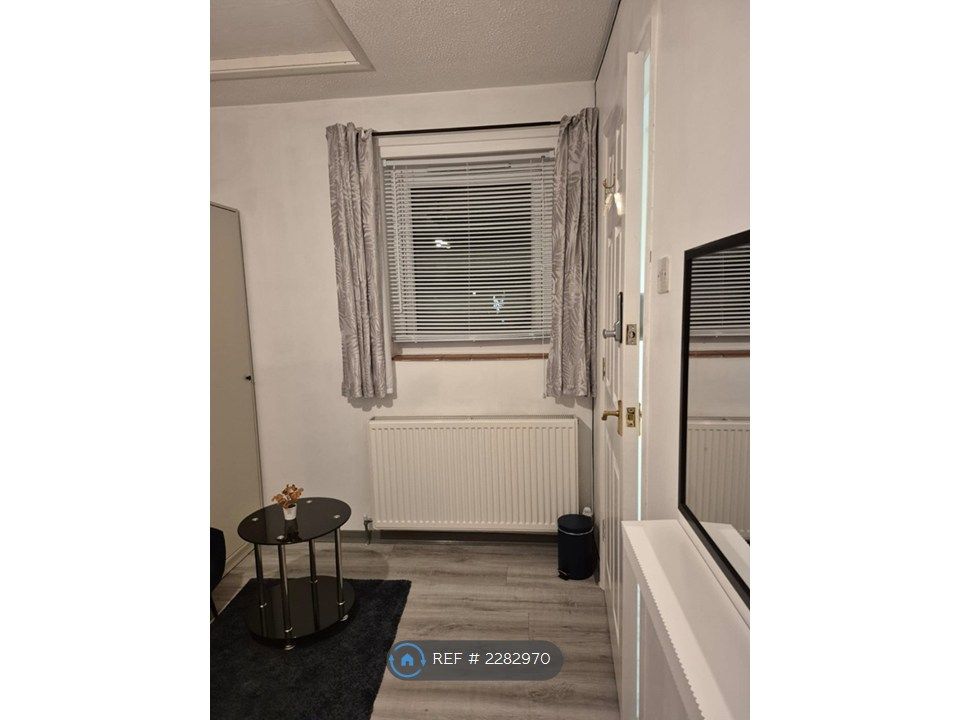 Property photo 3 of 14 Double Bedroom 1