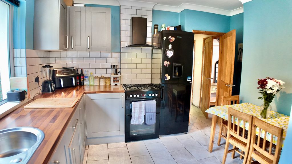 Property photo 2 of 31