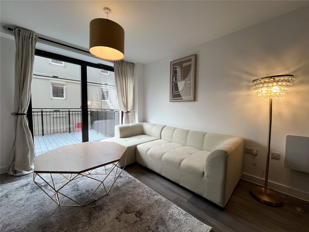 Property photo 3 of 23 Picture No. 01