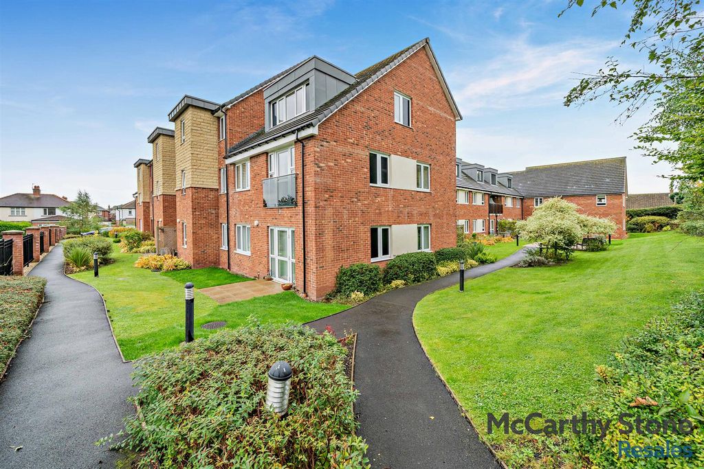 Property photo 1 of 20 8665946-Exterior03-800.Jpg