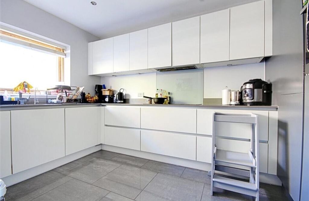 Property photo 1 of 17 Kitchen