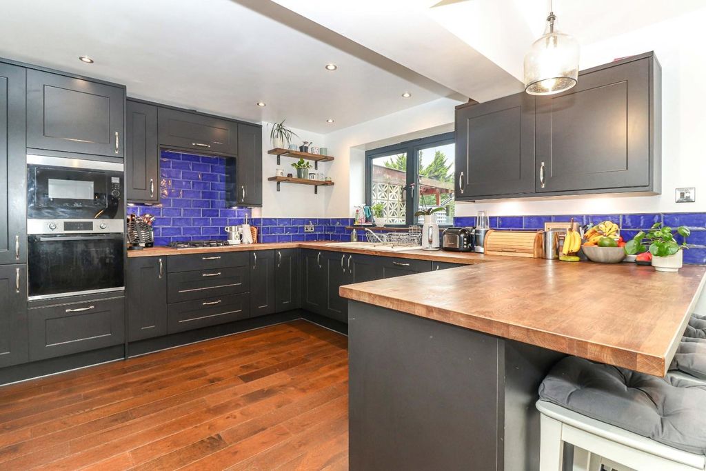 Property photo 2 of 25 Kitchen Area