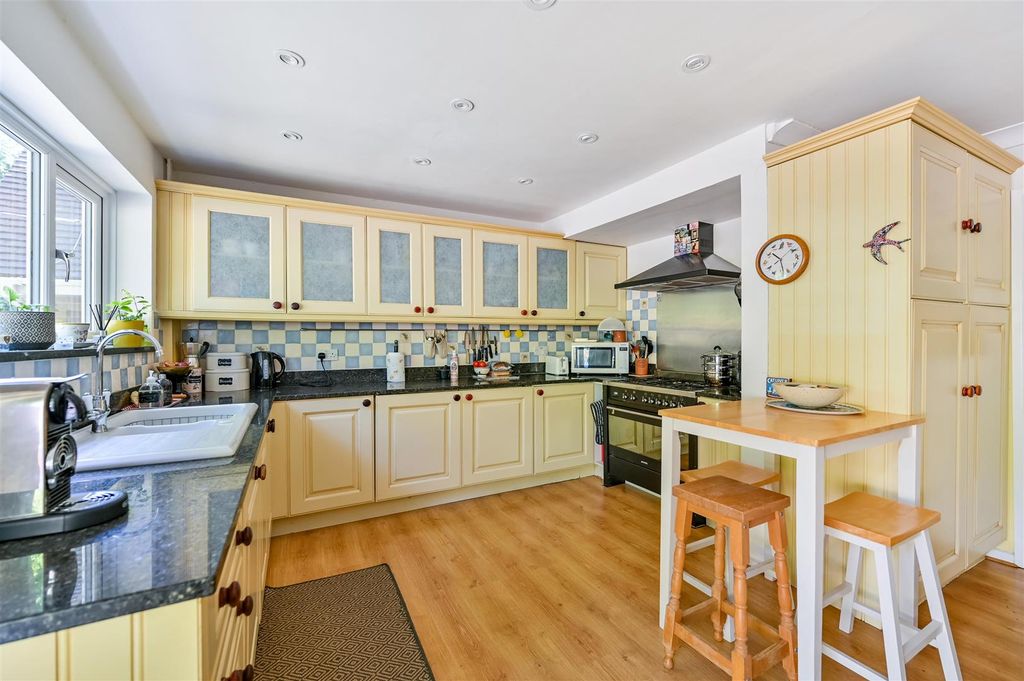 Property photo 3 of 24