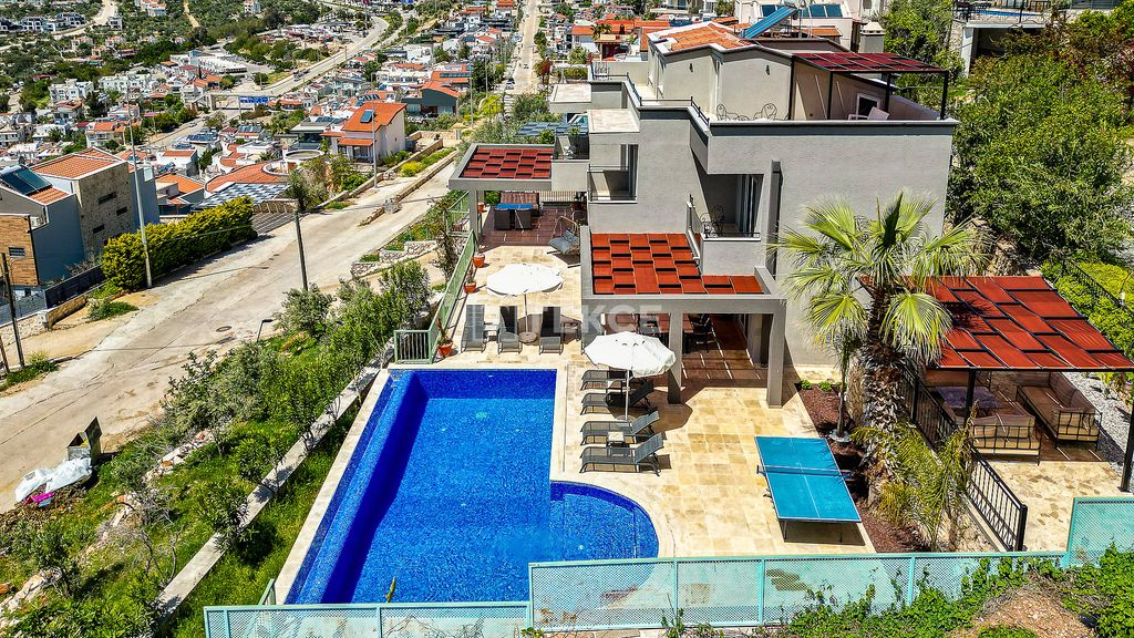 Property photo 2 of 46