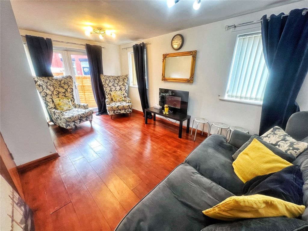 Property photo 3 of 21 Living Room