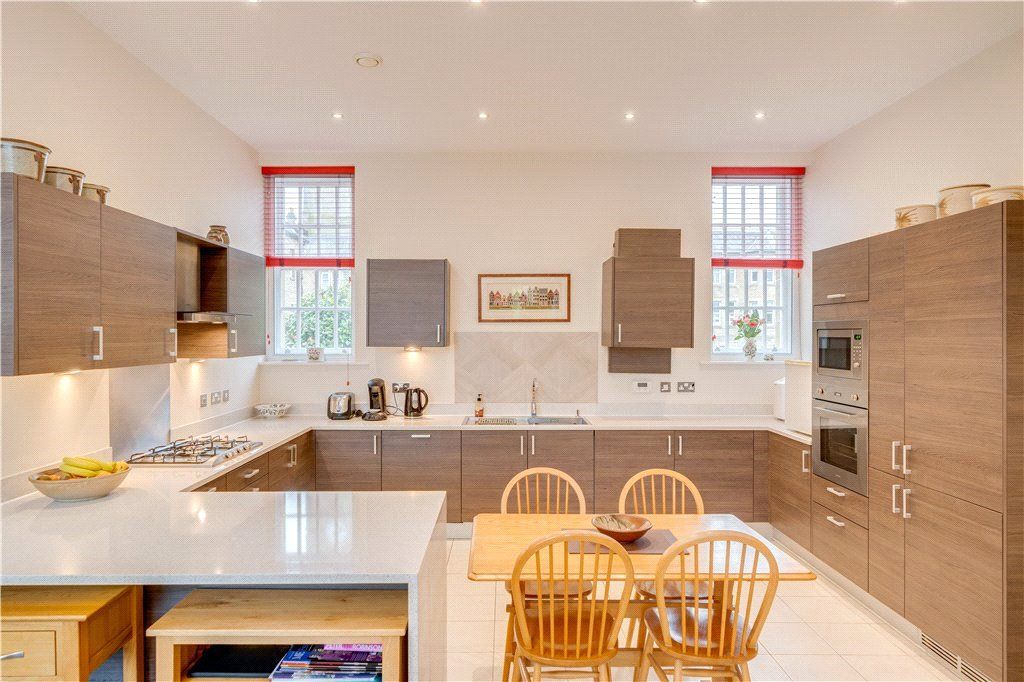Property photo 3 of 19 Contemporary Kitchen
