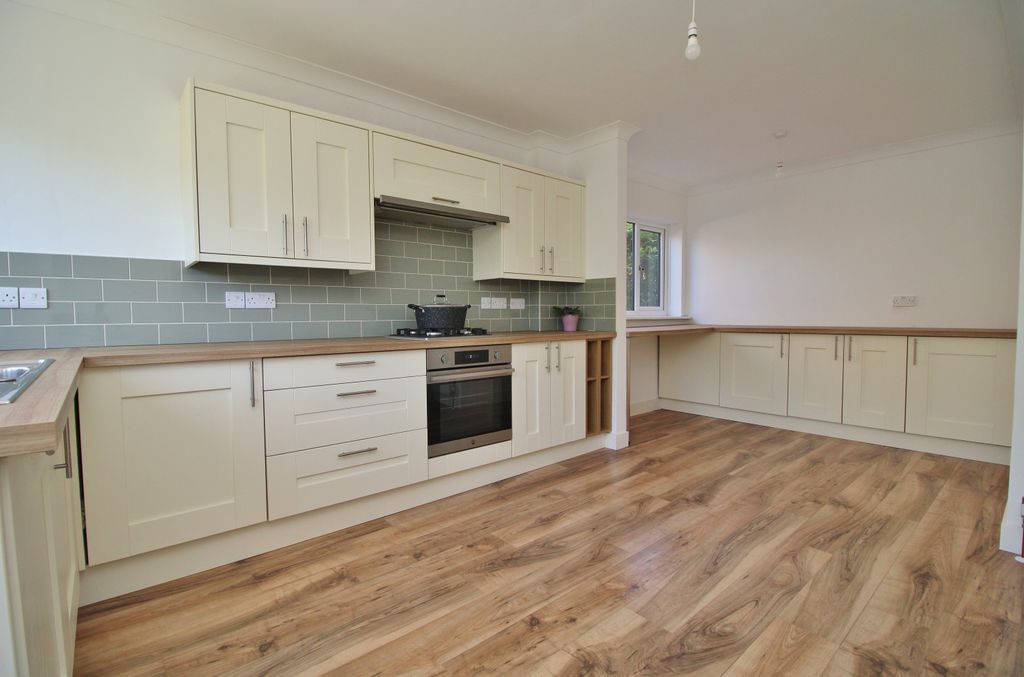 Property photo 2 of 25