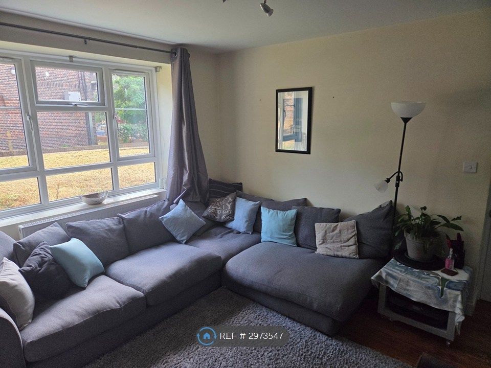 Property photo 3 of 18 Lounge