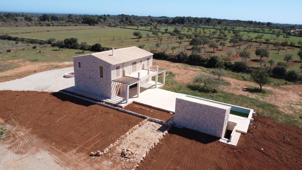 Property photo 3 of 20 Aerial (8)