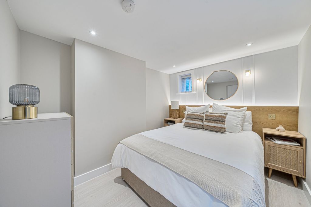 Property photo 3 of 17 Picture No. 02