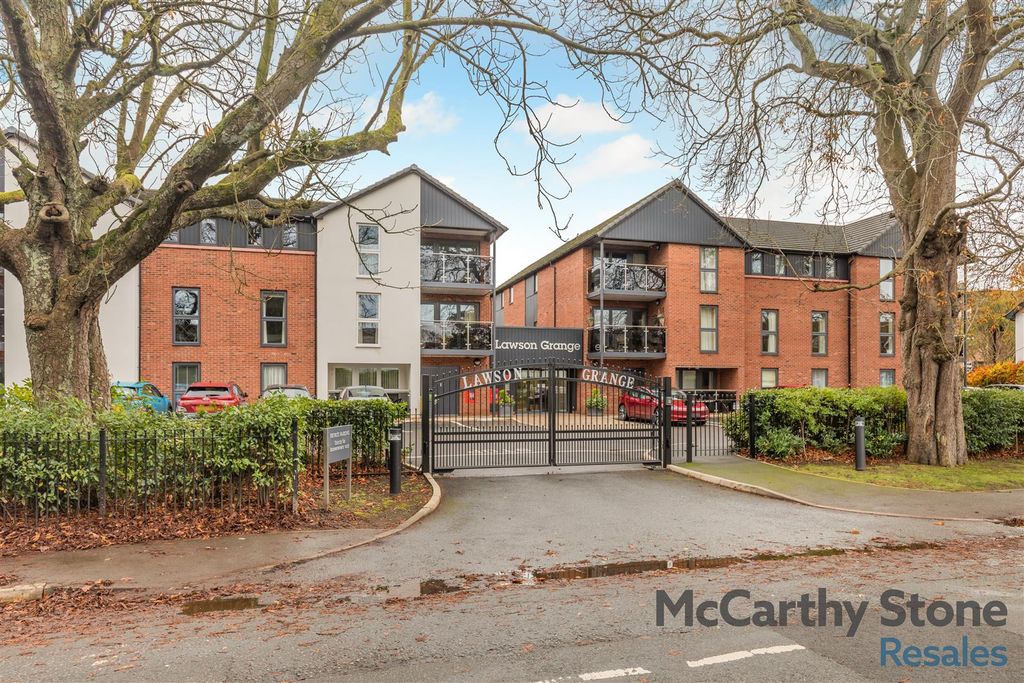 Property photo 1 of 24 8669244-Exterior04.Jpg