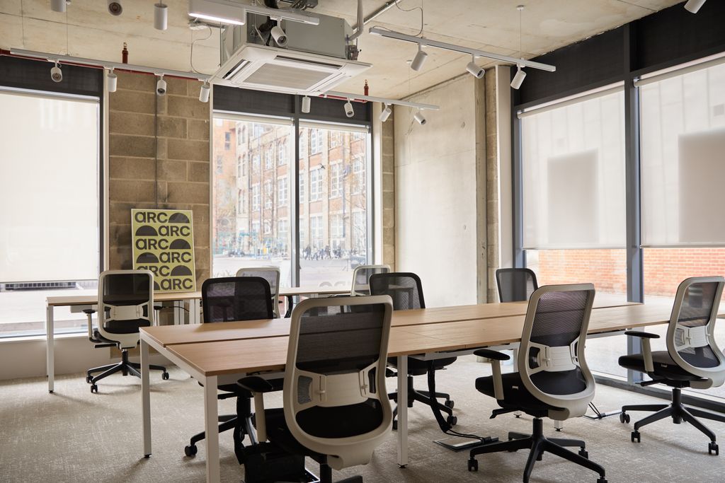Property photo 1 of 10 9 Person Corner Office
